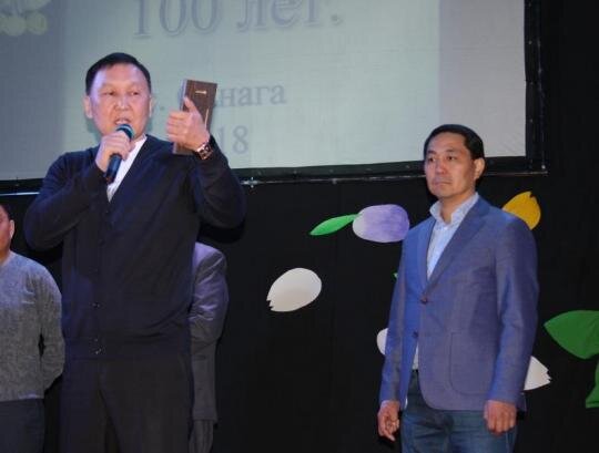 
Виталий Лыгденов и Геннадий Доржиев на мероприятии в Закаменском районе. Первый после срыва сделки с `Дженькей` уже снял свою кандидатуру с праймериз.