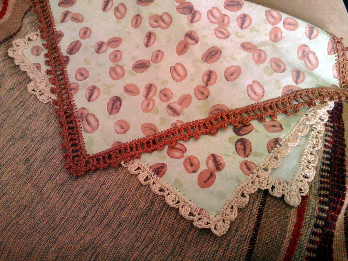 обвязывание носовых платочков крючком. носовой платок. красивые носовые платки обвязанные. подгиб носовых платков. обвязка носового платка крючком.