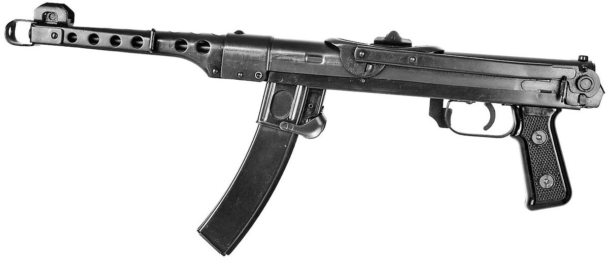 1. Основным оружием Красной армии был Пистолет-Пулемёт Шпагина или  сокращённо ППШ, который был принят на вооружение в 1940 году, во время  масштабного перевооружения РККА.-2