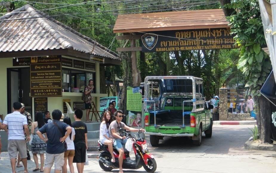 Остров Самет Таиланд — это часть национального парка Khao Laemya National Park и поэтому вход на него платный (чуть дальше дадим несколько советов, как обойти запрет на бесплатный проход).