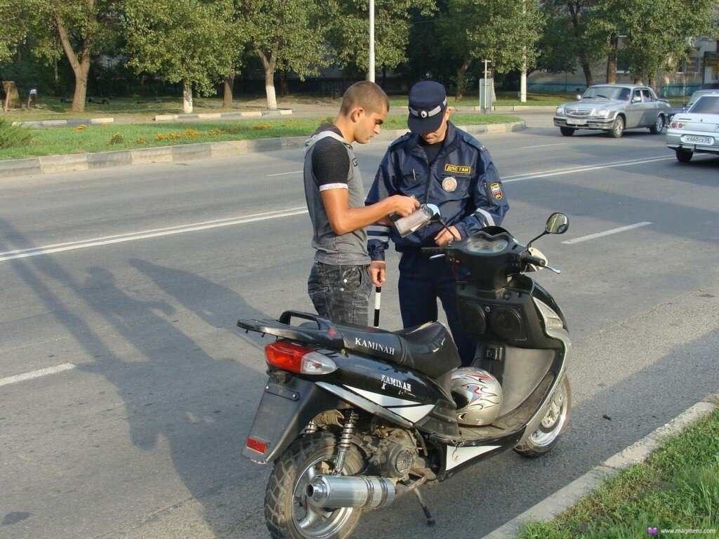 Где должны ездить мопеды. Вопрос из экзаменационного билета. | Мир ПДД |  Дзен