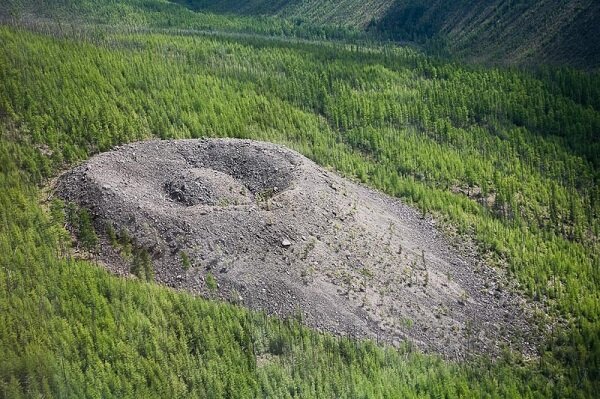  Патомский кратер находится в Бодайбинского районе на севере Иркутской области.-2