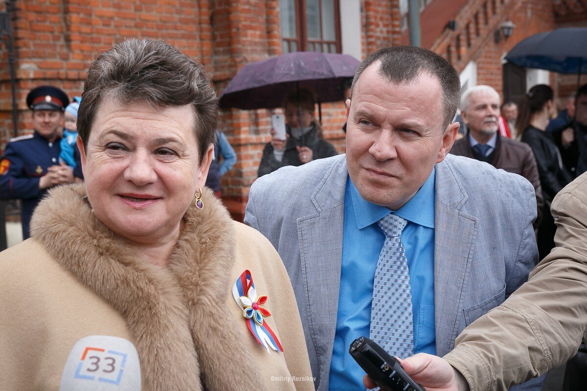  губернатор Светлана Орлова и пресс-секретарь Иван Чердаклиев