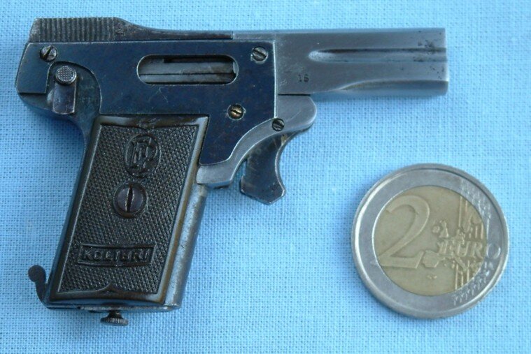 Монетка и пистолет Колибри