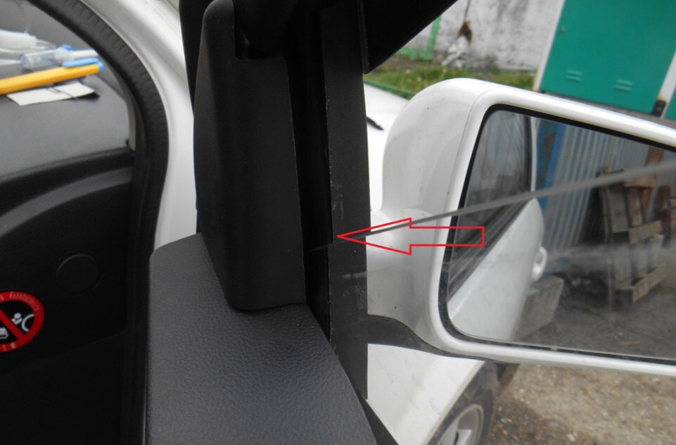 Дребезжат приоткрытые передние стекла