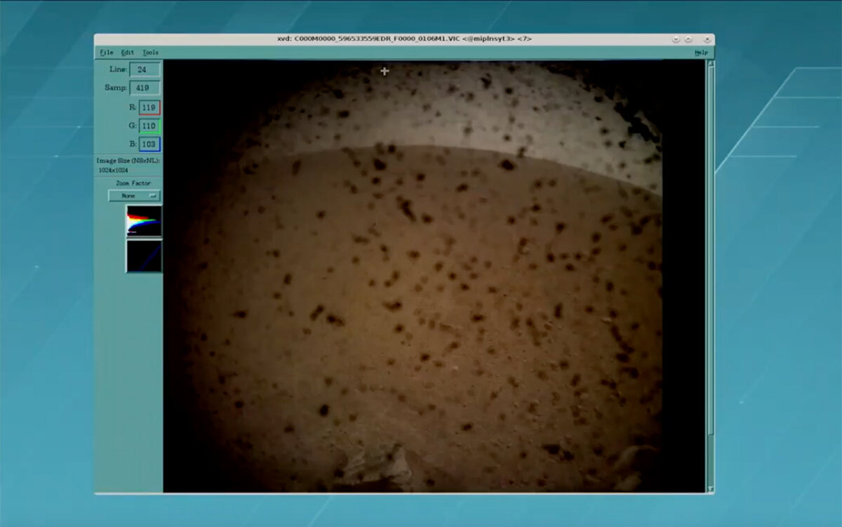 Первая фотография марсохода InSight после посадки