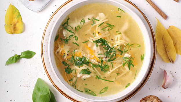 Куриный суп-лапша со свежей зеленью – пошаговый рецепт приготовления с фото