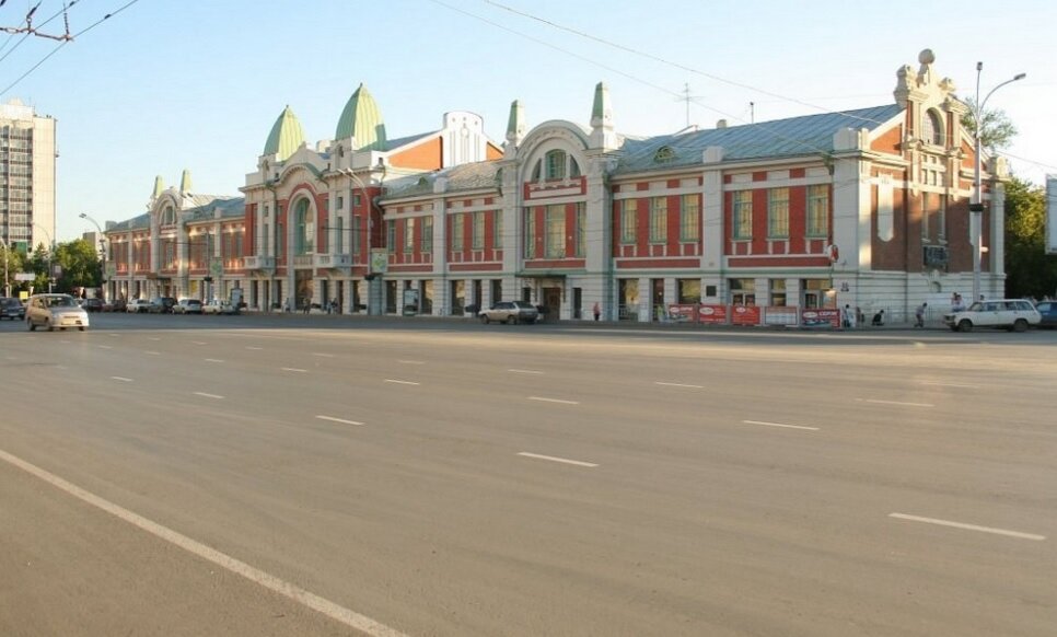 Новосибирский государственный краеведческий музей, бывшее здание Городского торгового корпуса. 