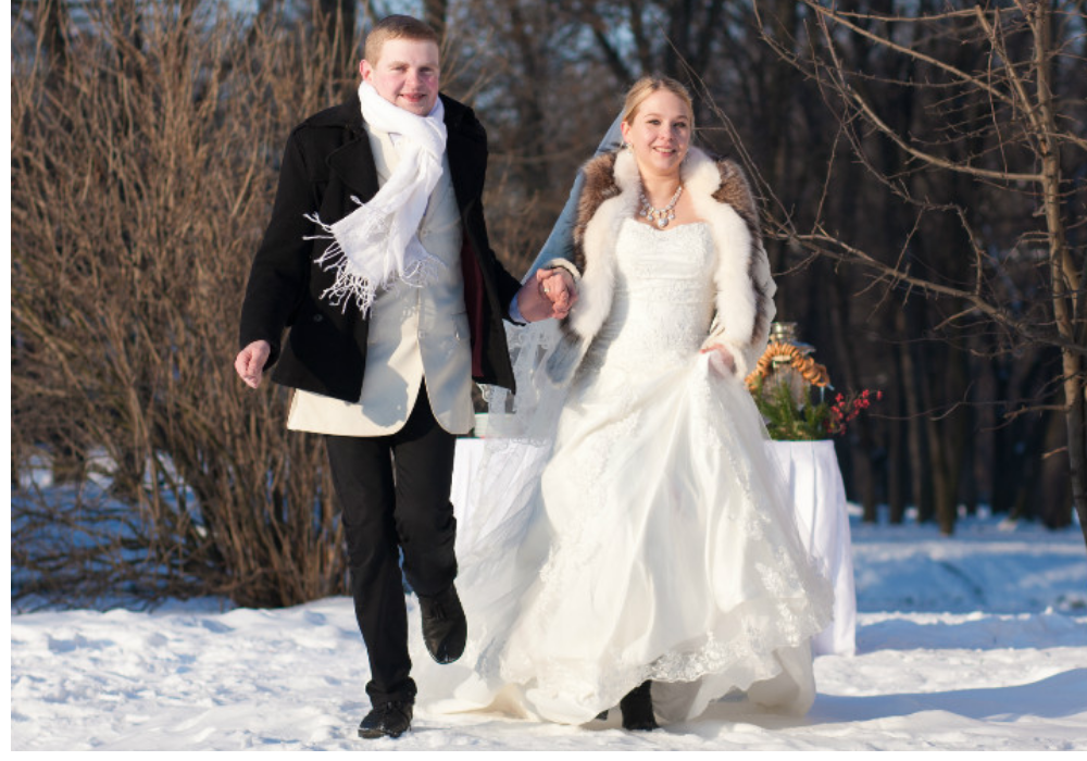 Какое платье надеть на свадьбу зимой