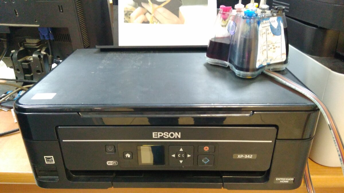 Принтер Epson XP-342 с засохшей печатающей головкой.
