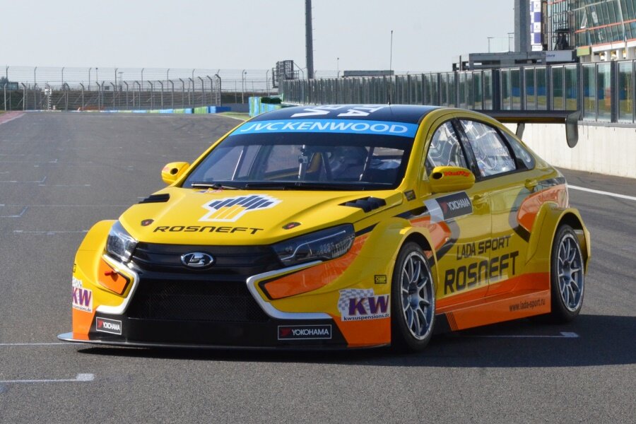 Lada Vesta WTCC в цветах команды «Лада Спорт Роснефть»