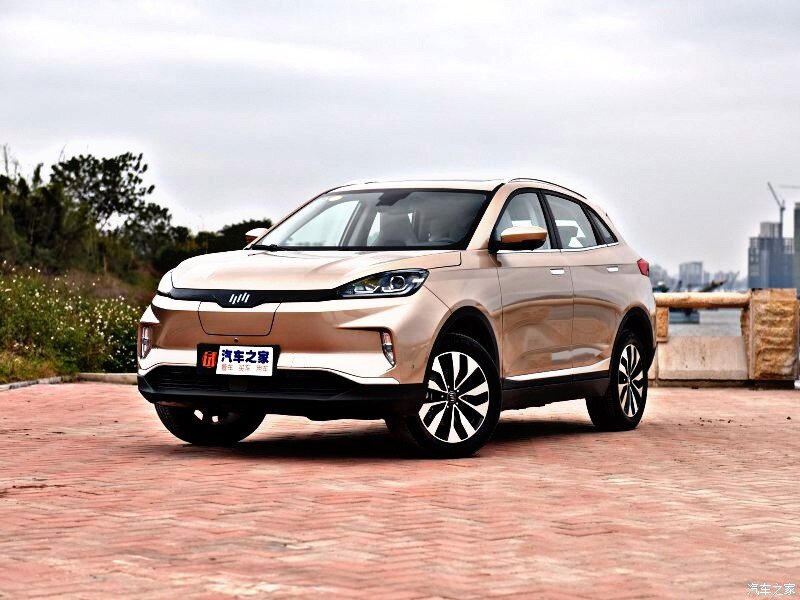 Главой китайской фирмы WM Motor стал бывший топ-менеджер Volvo, Фримен Шен. Сейчас компания называется Weltmeister («чемпион мира» по-немецки).