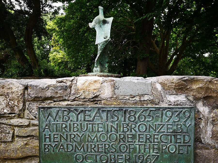 Дублин памятники Писателям. Дублин памятник монумент. Dublin Monument. Удивительных памятников род