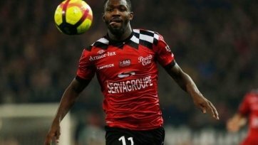 Когда твой отец – рекордсмен по количеству проведенных матчей в составе сборной Франции, чемпион мира и Европы, многократный чемпион Италии, а также обладатель Кубка УЕФА, Кубков Франции и Италии, не так и просто заставить окружающих поверить именно в твои способности и возможности, если ты решил пойти по его стопам и реализоваться в том же ремесле.
