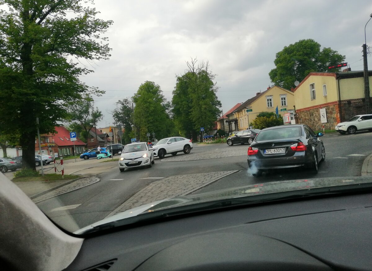 Пример маленького круга с одной полосой для движения