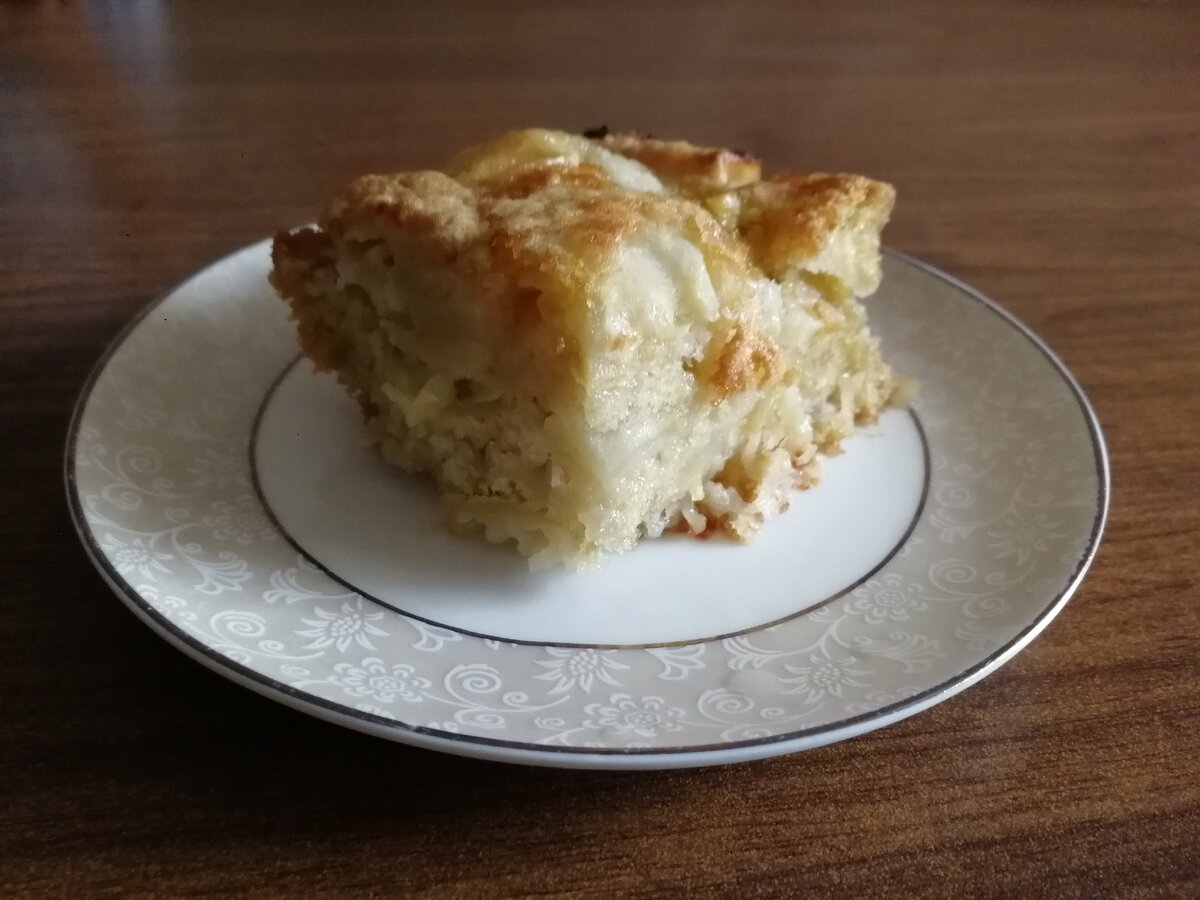 Шарлотка из 5 яиц с яблоками