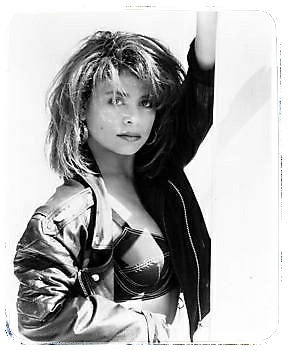 Фото взято: instagram.com/paulaabdul/