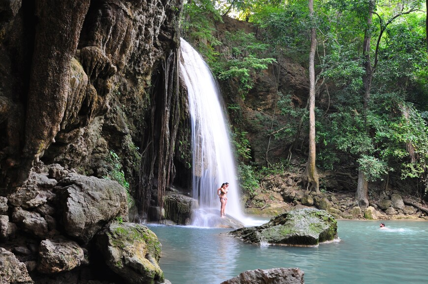 Zipline над водопадами в Тайланде