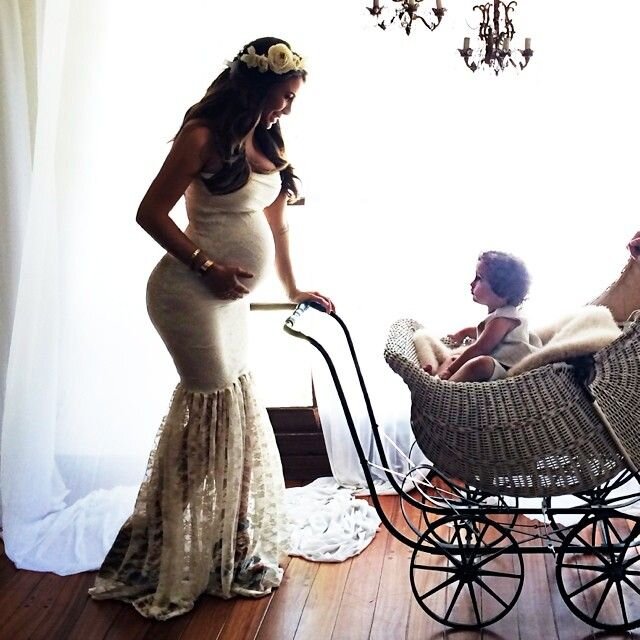 https://i.pinimg.com/736x/5e/42/e7/5e42e70d934b58b6765609ee7d070f7b--maternity-photo-shoot-maternity-shoots.jpg