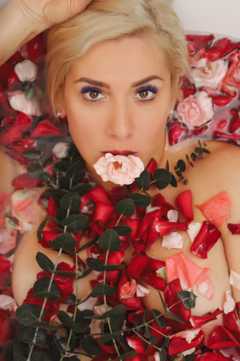 "ТВОЙ ГОЛОС не спутаешь ни с чьим" -
я слышу это давным-давно
и постоянно