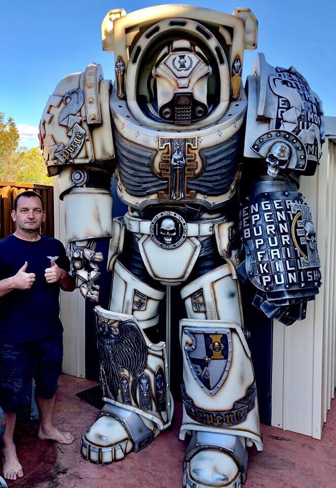 Надеюсь, что фото не будет слишком растянутым. Просто сравните размеры