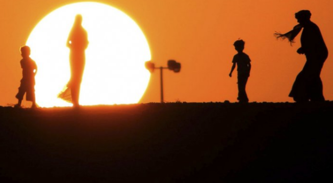 В ходе различных исследований ученые выделили пять признаков долголетия. Об этом сообщает российское информационное агентство «Новости». В частности, эти пять симптомов включают: уровень железа в крови; генетика (наследственность); пол: установки и мировоззрения; уровень образования.