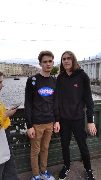 Догадаетесь, кто любит экономить?