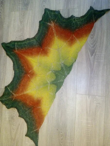 Фото автора.  Шаль "Кленовый лист"