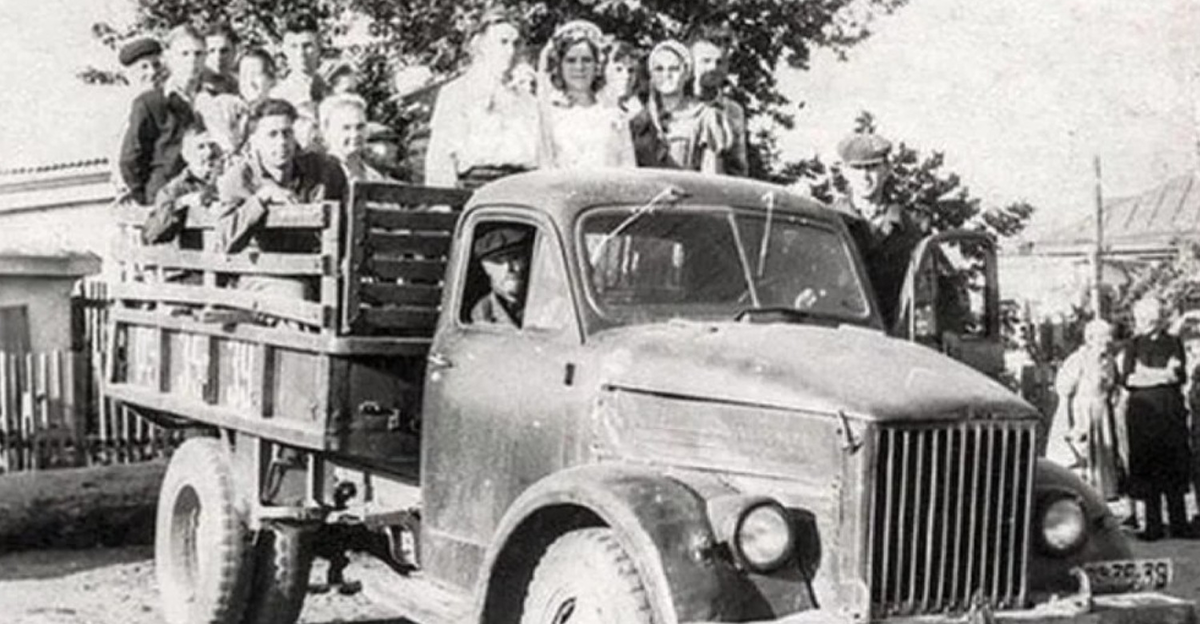 ГАЗ-51. Свадебный «кортеж», Алтайский край, 1960 год. Источник https://www.drive2.ru.