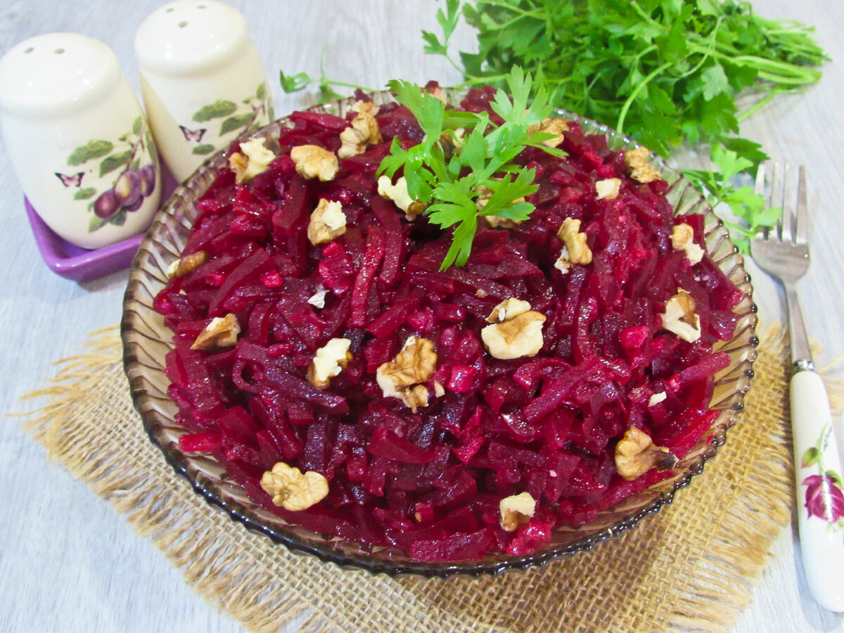 Салат с грецкими орехами свеклой и черносливом и грецкими орехами рецепт с фото