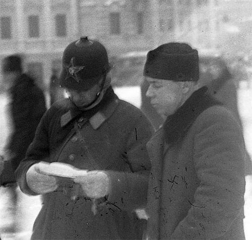 Фото Николая Кубеева, сделанное на Арбатской площади в Москве зимой 1933-34 гг. Из коллекции Андрея Мятиева.