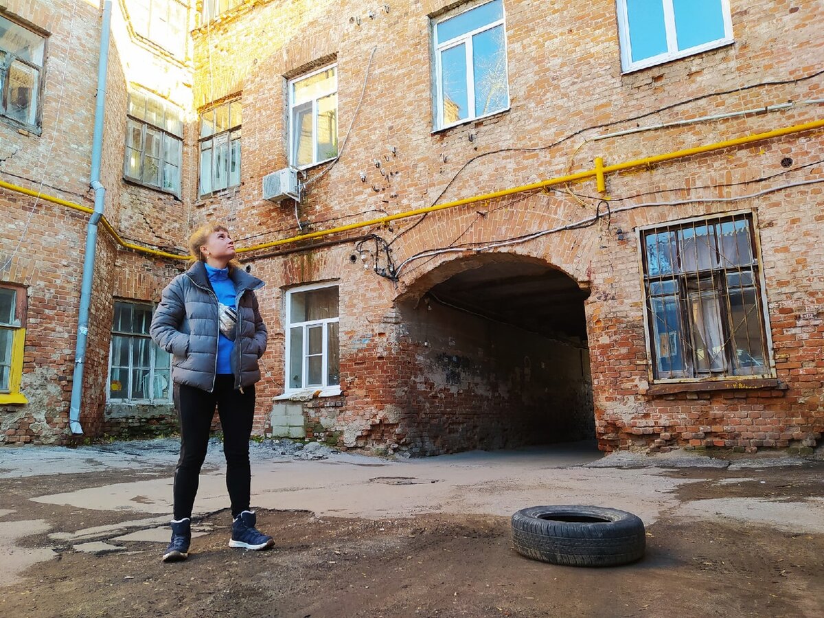 Атмосфера некоторых дворов напоминает питерские парадные, фото из личного архива