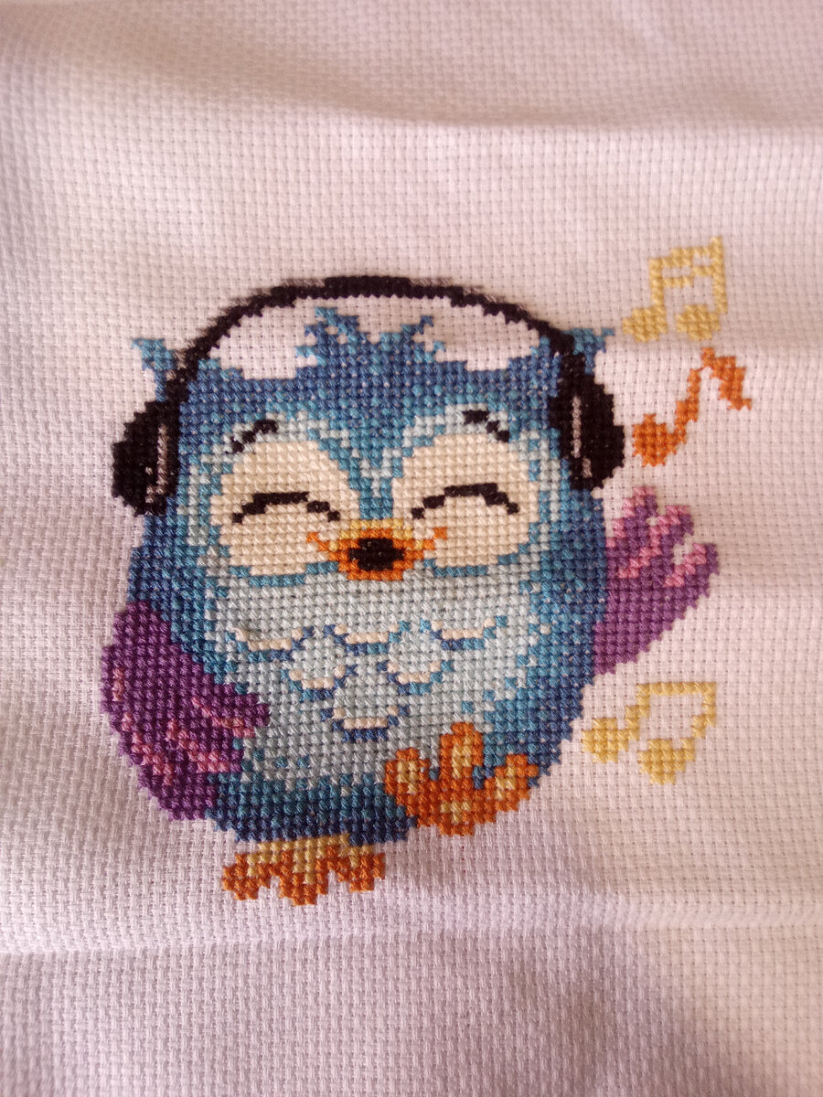 Эту птичку надо куда-то пристроить, оформить. Наверное, будет косметичка