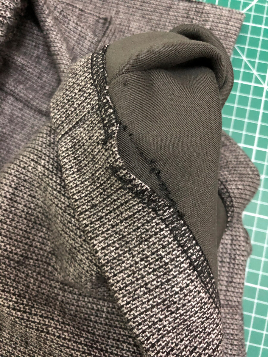 распустила строчку и отрезала по сгибу подгибки. листайте галере.