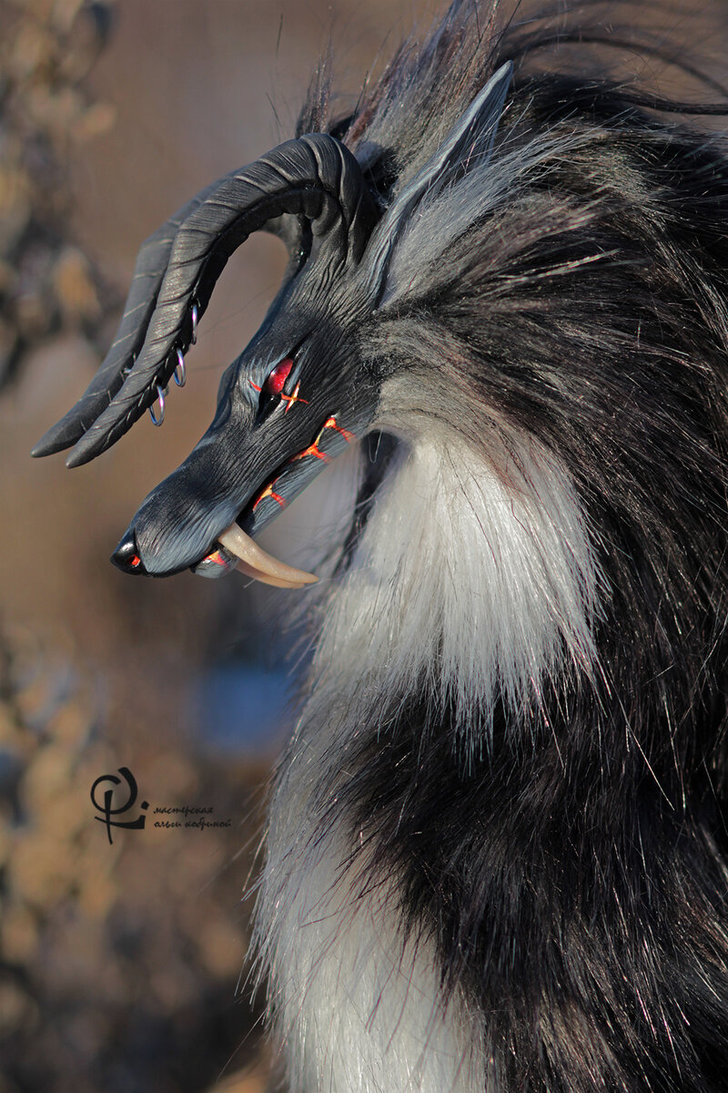 Он уже подслушивает!