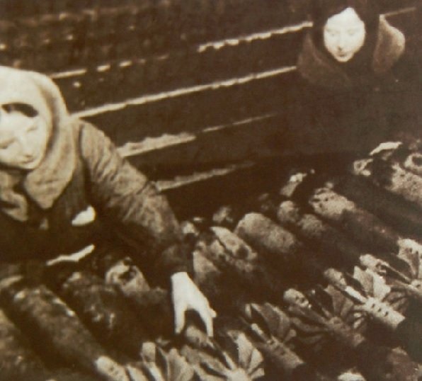 В основном работали дети и женщины (фото из интернета)