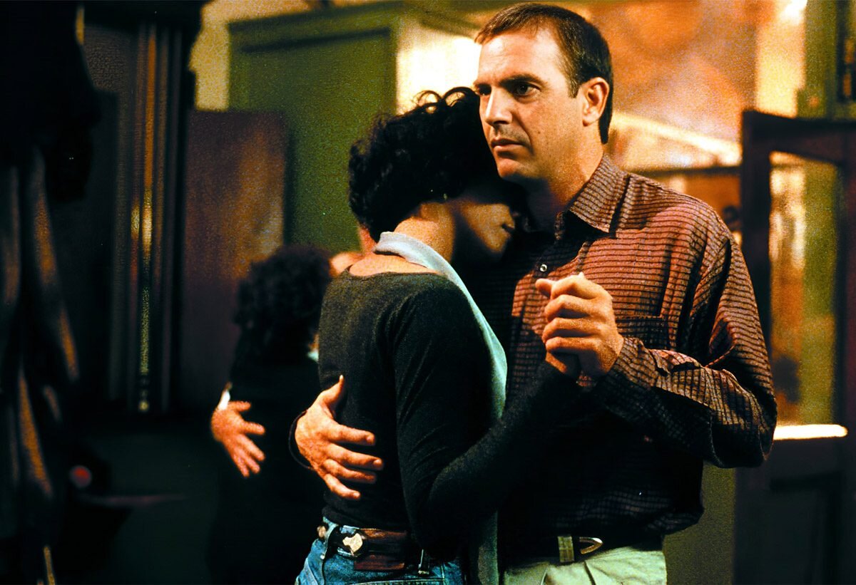 Кадр из фильма «Телохранитель». 1992 год