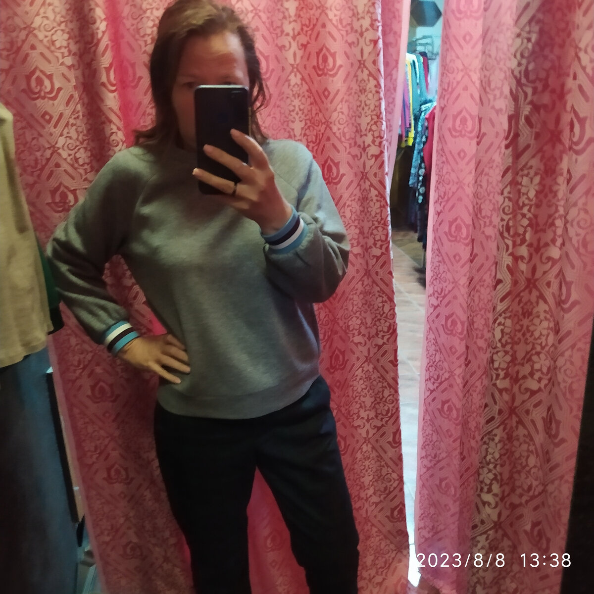 Свитшот мне понравился, но рукава короткие. 