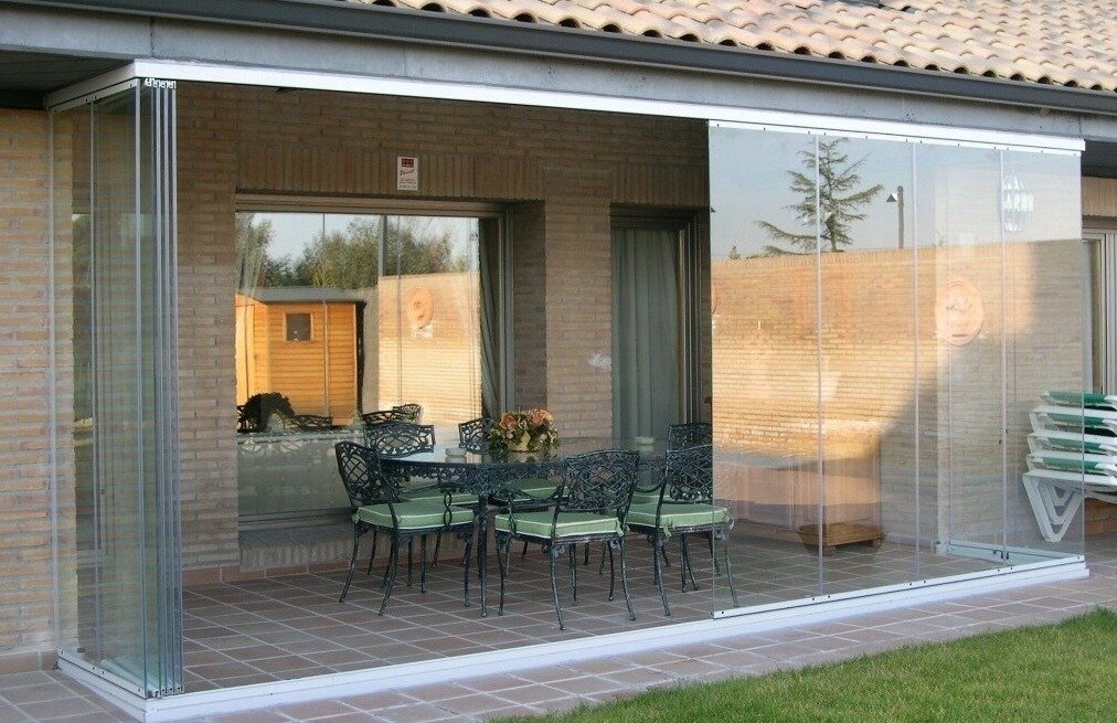 Примеры безрамного остекления