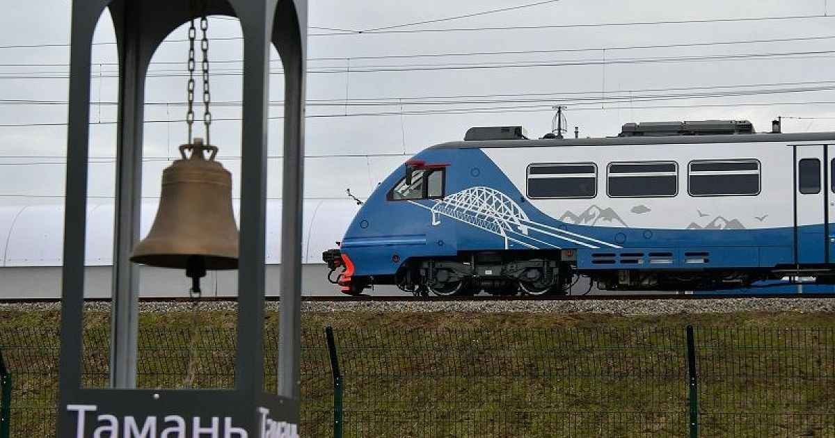 Краснодар севастополь поезд. Электричка Анапа Керчь. Пригородный поезд Анапа-Керчь. Рельсовый автобус Анапа Керчь. Поезд Анапа Керчь.