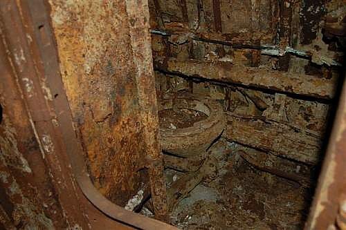 Состояние внутренних помещений после подъема субмарины