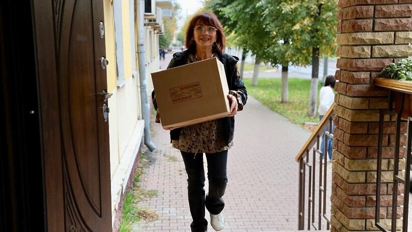    Семья предпринимателей Дубашинских из Серпухова передает гумпомощь в Единый центр поддержки военнослужащих и их семей © Пресс-служба администрации г.о. Серпухов