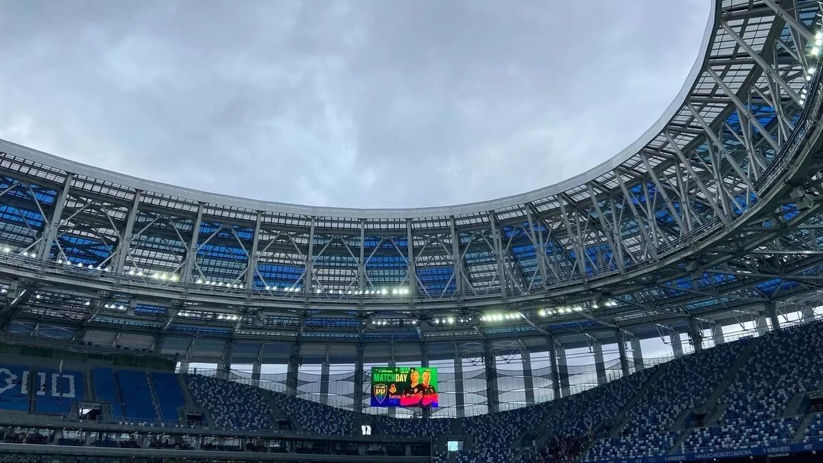     «Пари Нижний Новгород» в матче против «Оренбурга» одержал победу со счетом 3:1. Игроки команды получили три желтые карточки. Но это не помешало им добиться высокого результата.