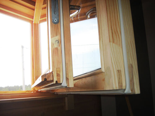 Как утеплить деревянное окно
