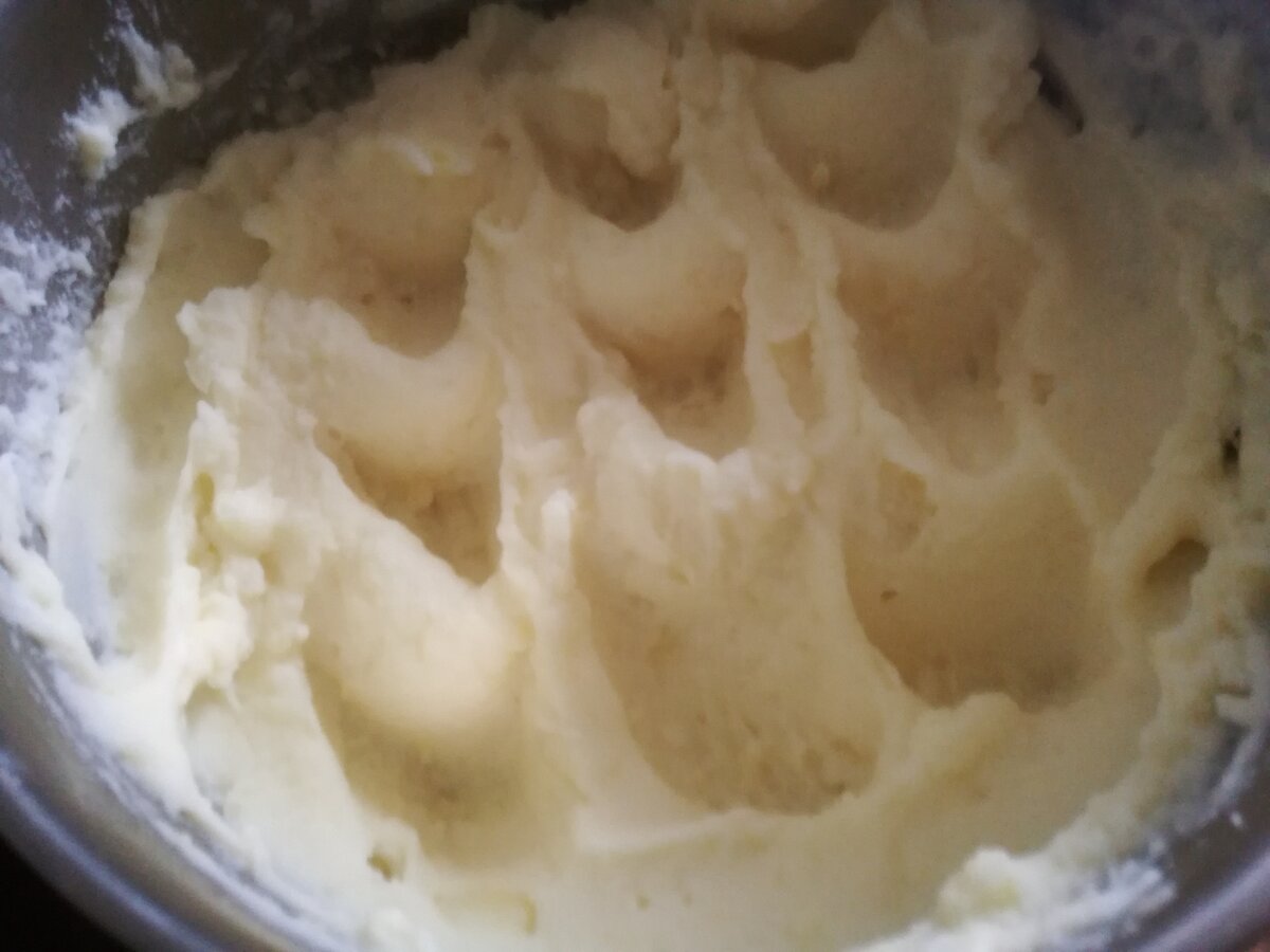 Что бы приготовить вкусное картофельное пюре, надо знать несколько секретов приготовления этого традиционного блюда. Я научу вас, как приготовить вкусное картофельное пюре.