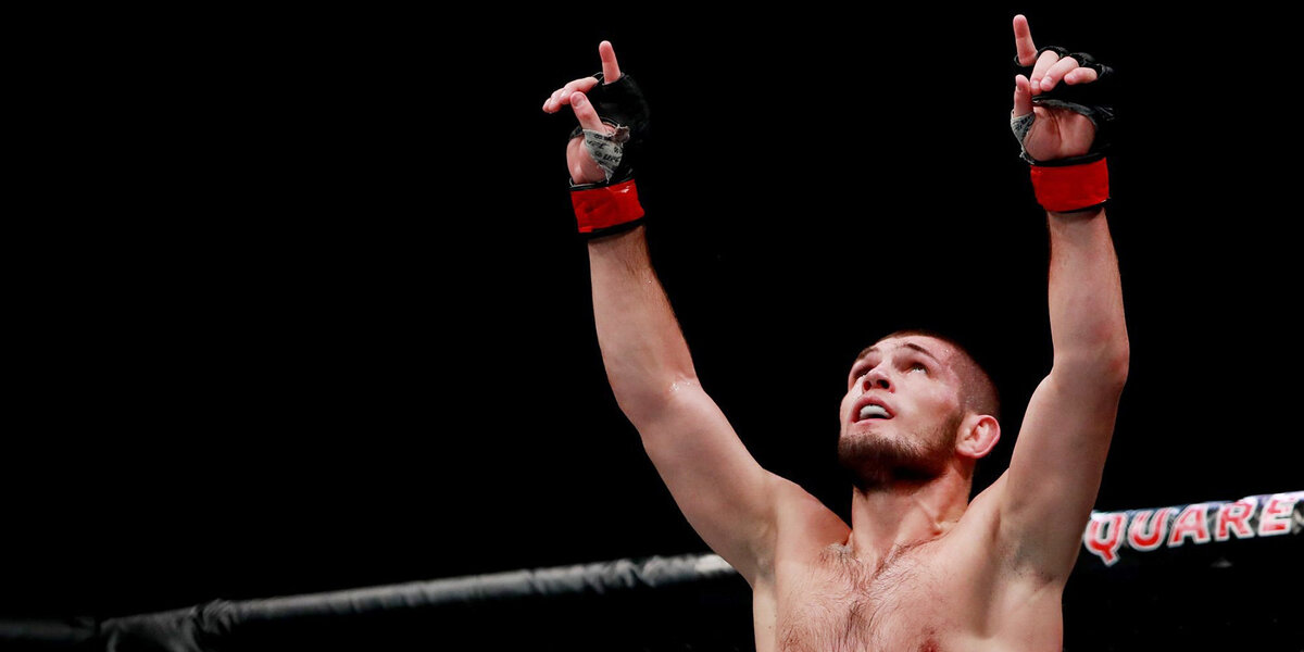  
 
31 декабря в США россиянин Хабиб Нурмагомедов победил бразильца Эдсона Барбозу в рамках со-главного боя вечера на турнире UFC 219.

На протяжении всех трех раундов противостояния Нурмагомедов владел явным преимуществом. В итоге судьи единогласно отдали победу российскому бойцу (30:25, 30:25, 30:24).

Теперь на счету Нурмагомедова 25 побед на профессиональном ринге и ни одного поражения. Напомним, чемпионским поясом в легкой весовой категории владеет ирландец Конор Макгрегор, а обладателем временного титула является американец Тони Фергюсон.


