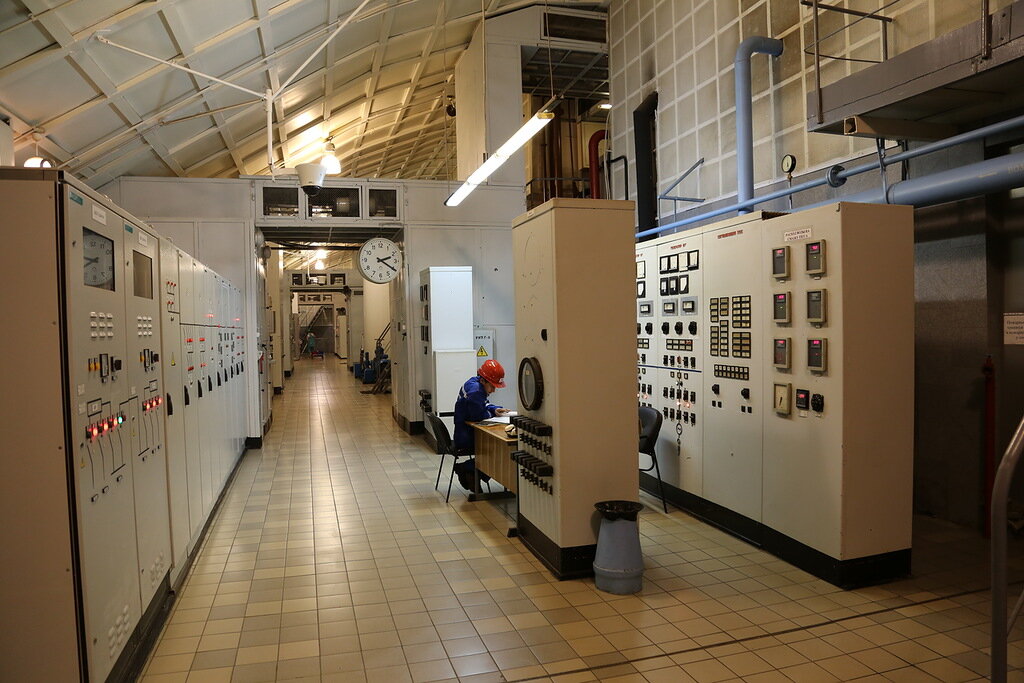 комнаты гэс. жигулевская гэс машинный зал. комнаты гэс. саяно-шушенская гэс. хакасия саяно шушенская гэс.