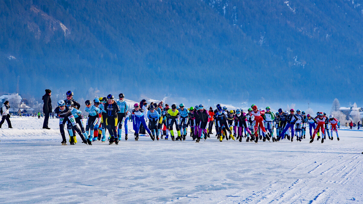 Самый массовый спорт в мире. Массовые катания на лыжах. Марафон на коньках. Лыжники массовые катания. Катание на коньках Архыз.