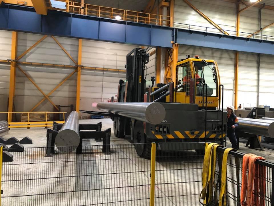 Мощный погрузчик с боковой загрузкой