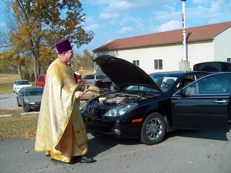 Освещение автомобиля в церкви